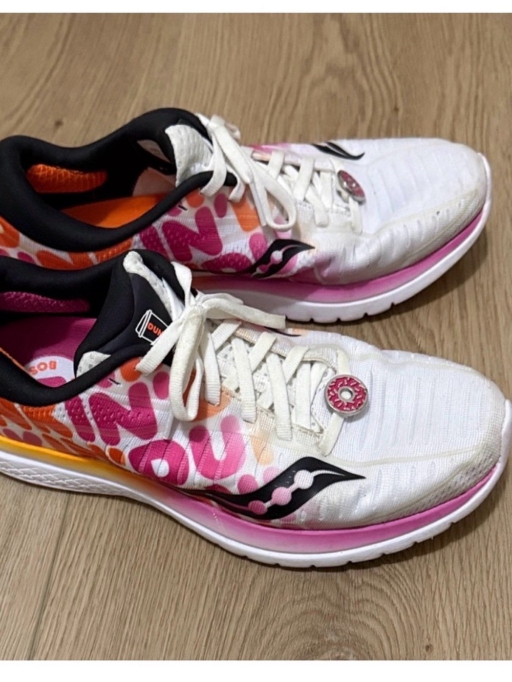 Saucony Kinvara 10 Limited Edition Boston Dunkin sneakers - Picture 2 of 8
